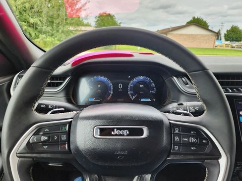 Used 2024 Jeep Grand Cherokee L Laredo image 24