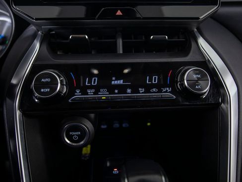 Used 2024 Toyota Venza LE image 26