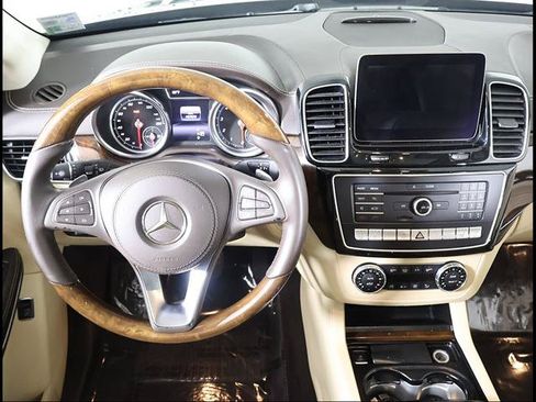 Used 2017 Mercedes-Benz GLS 550 4MATIC image 8