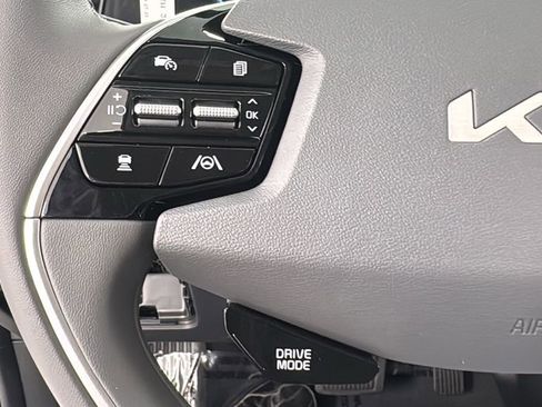 New 2025 Kia Niro EX image 21