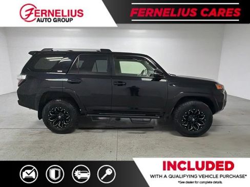 Used 2022 Toyota 4Runner SR5 Premium w/ Moonroof Package AWD/4WD image 9