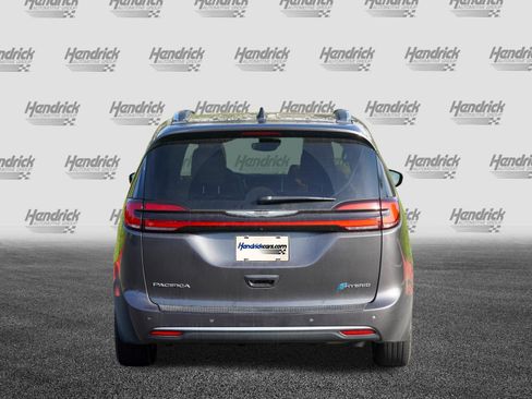 Used 2023 Chrysler Pacifica Pinnacle FWD image 7