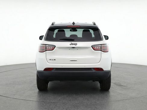 Used 2025 Jeep Compass Trailhawk image 7