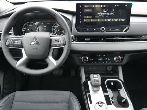 New 2026 Mitsubishi Outlander SE AWD/4WD image 15
