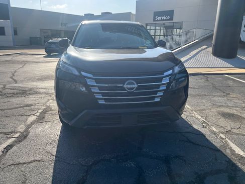 Used 2024 Nissan Rogue SV FWD image 2