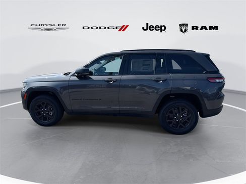 New 2024 Jeep Grand Cherokee Altitude image 6