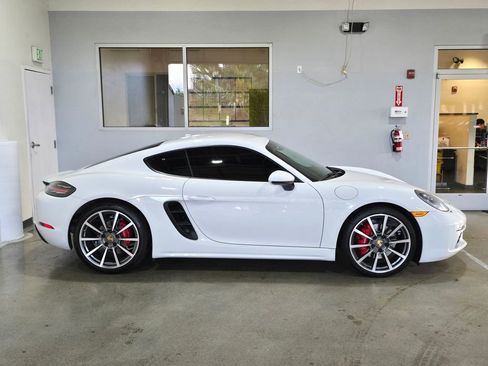 Used 2017 Porsche 718 Cayman S image 4