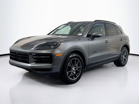 Used 2025 Porsche Cayenne image 1