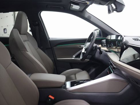 Certified 2025 Audi Q5 Premium Plus w/ Premium Plus image 21