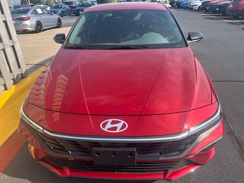 Used 2025 Hyundai Elantra Sport FWD image 2
