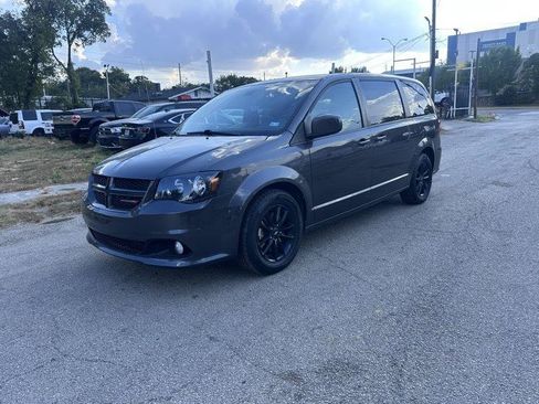 Used 2019 Dodge Grand Caravan GT FWD image 2