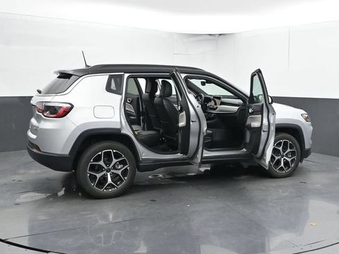 Used 2025 Jeep Compass Limited AWD/4WD image 55