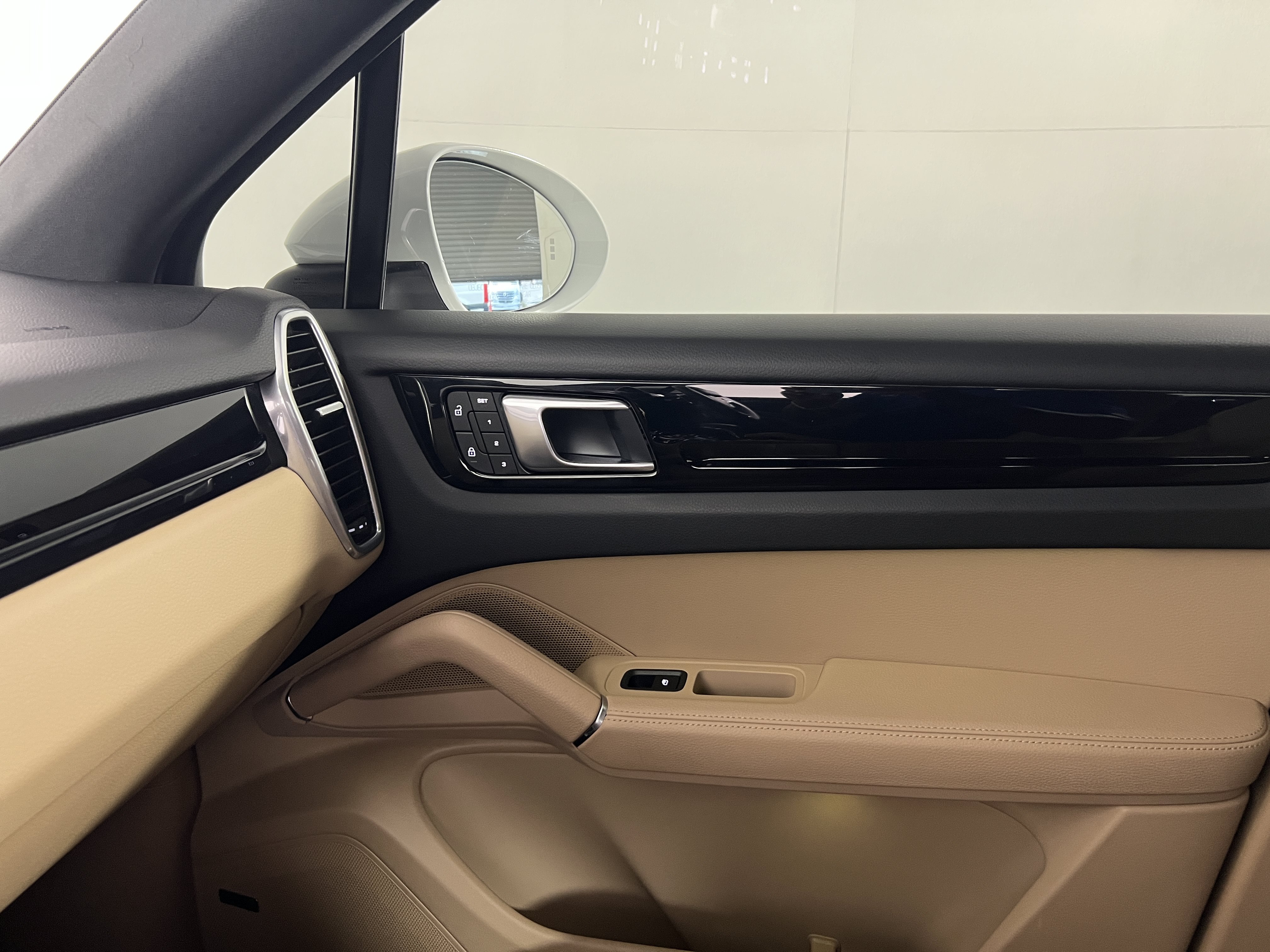 Certified 2023 Porsche Cayenne AWD/4WD image 14