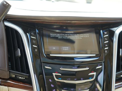 Used 2016 Cadillac Escalade Luxury image 23