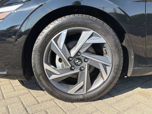 Used 2025 Hyundai Elantra Limited FWD image 10