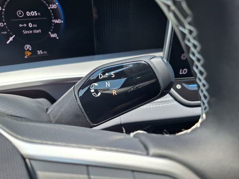 New 2025 Volkswagen Tiguan SE image 25