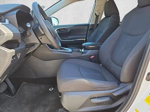 Used 2019 Toyota RAV4 LE image 16