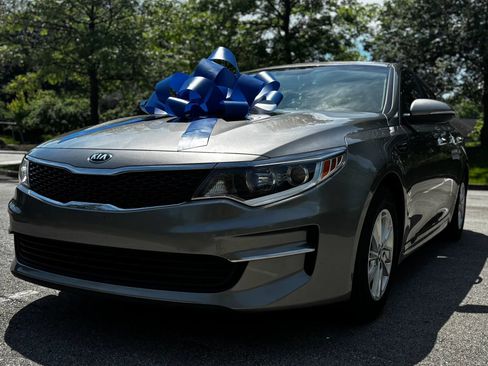Used 2018 Kia Optima LX FWD image 3