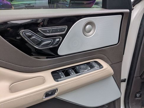 Used 2023 Lincoln Aviator Reserve w/ Equipment Group 201A image 8