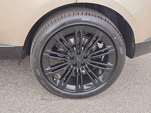 New 2026 Land Rover Range Rover Long Wheelbase SE image 34