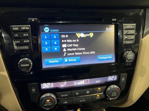 Used 2016 Nissan Rogue SL image 32