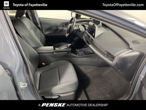 Used 2024 Toyota Prius LE image 5