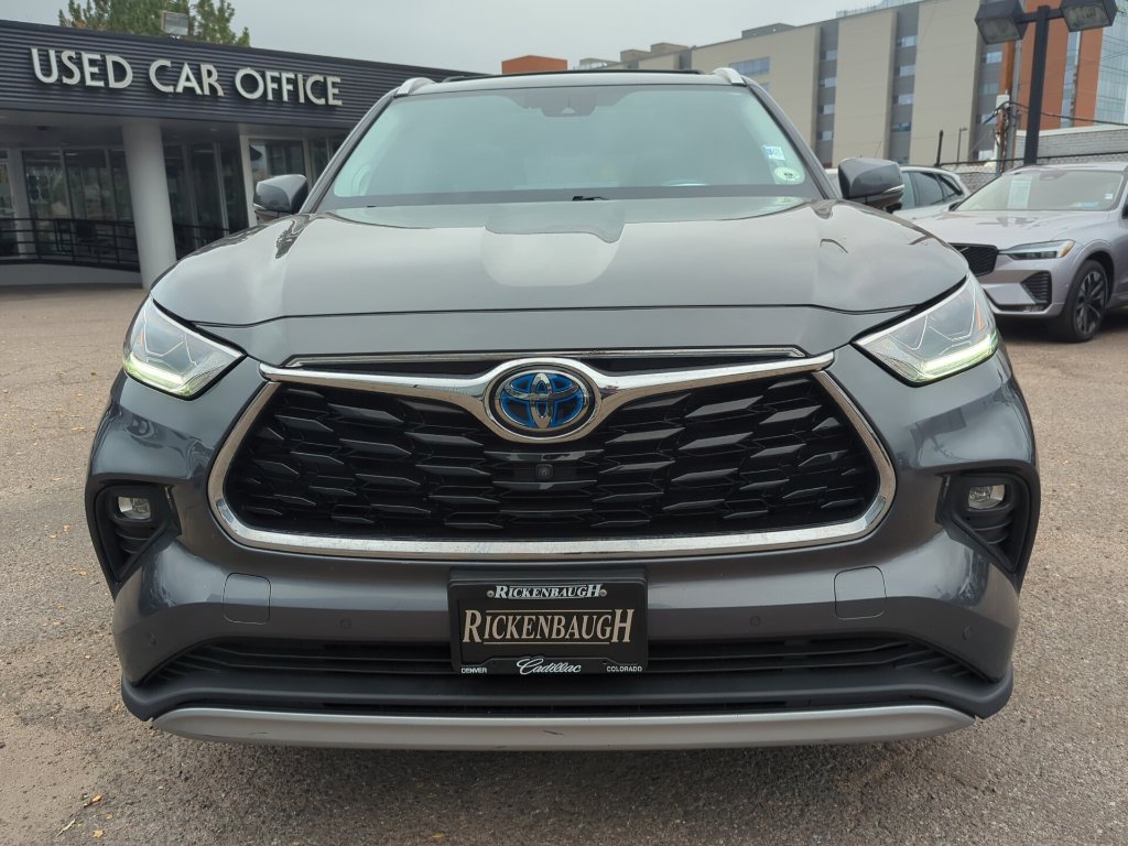 Used 2020 Toyota Highlander Platinum AWD/4WD image 2