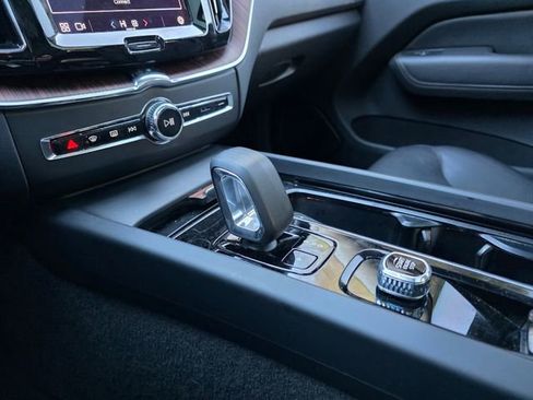 Used 2023 Volvo XC60 B5 Plus w/ Protection Package Premier image 23