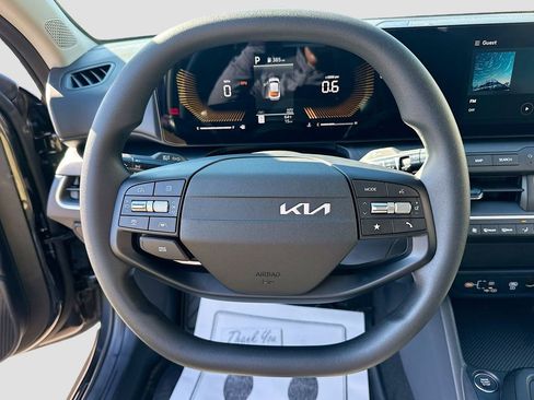 New 2025 Kia K4 LXS image 11