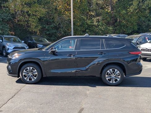Used 2023 Toyota Highlander XLE image 4