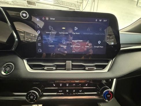 Used 2026 Chevrolet Equinox LT AWD/4WD image 12