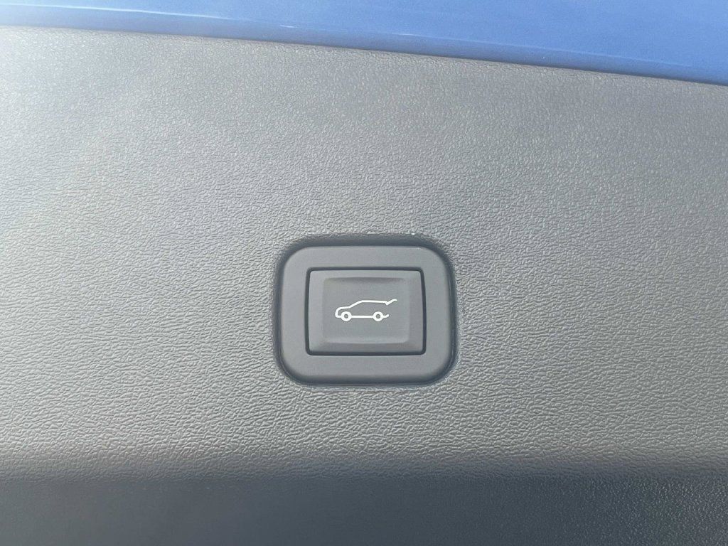 Certified 2026 Cadillac Optiq Luxury 1 RWD image 14