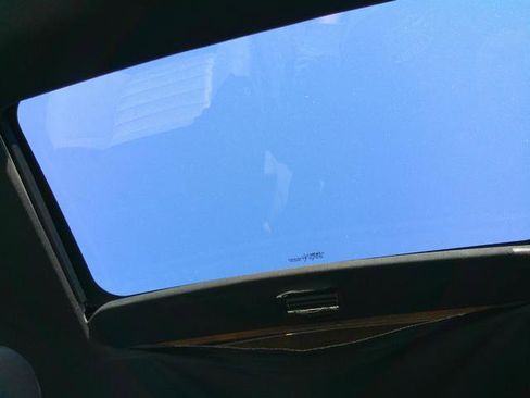 Used 2010 Dodge Challenger SE image 13