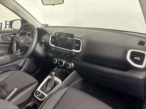 Used 2025 Hyundai Venue Limited image 43