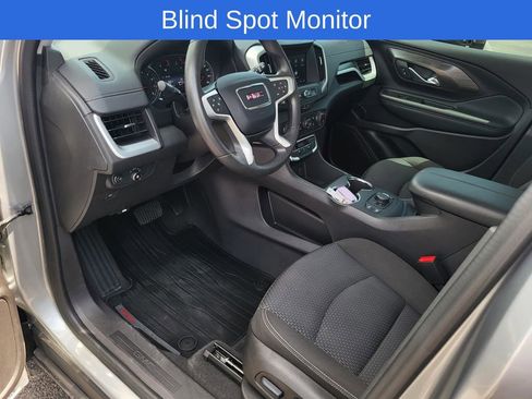 Used 2024 GMC Terrain SLE w/ Driver Convenience Package image 14