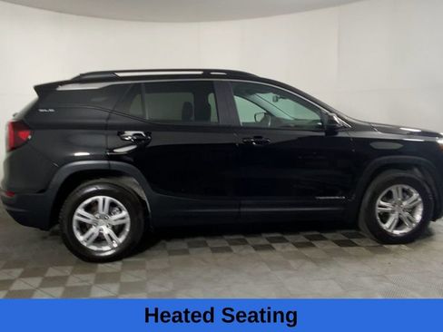 Used 2022 GMC Terrain SLE w/ Driver Convenience Package image 3
