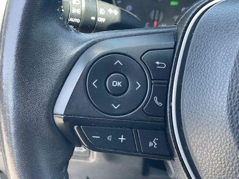 Used 2022 Toyota RAV4 XLE Premium FWD image 9