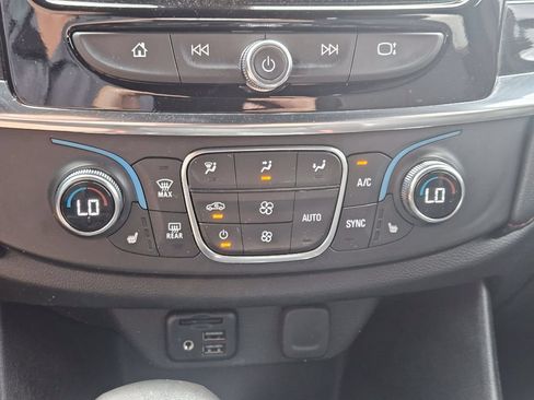 Used 2023 Chevrolet Traverse RS AWD/4WD image 19