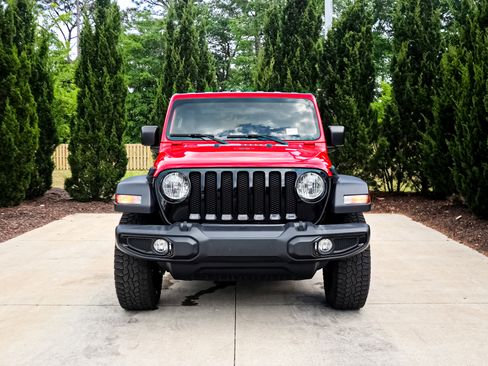 Used 2021 Jeep Wrangler Sport AWD/4WD image 3