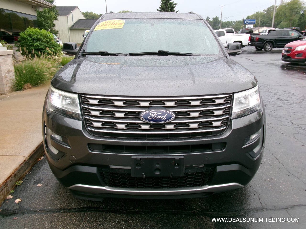 Used 2017 Ford Explorer XLT w/ Equipment Group 202A AWD/4WD image 27