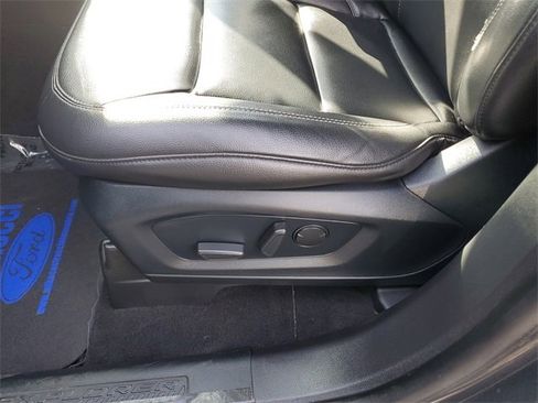 Used 2020 Ford Explorer XLT w/ Equipment Group 202A image 27