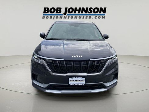 Used 2023 Kia Carnival LX image 8