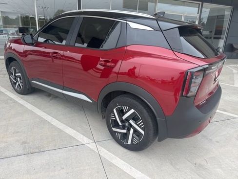 Used 2025 Nissan Kicks SV w/ SV Premium Package FWD image 3