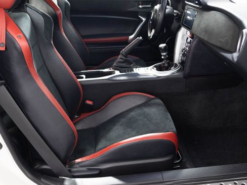 Used 2020 Toyota 86 image 35