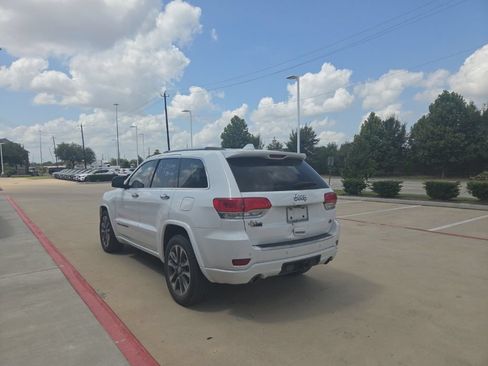 Used 2018 Jeep Grand Cherokee Overland RWD image 4