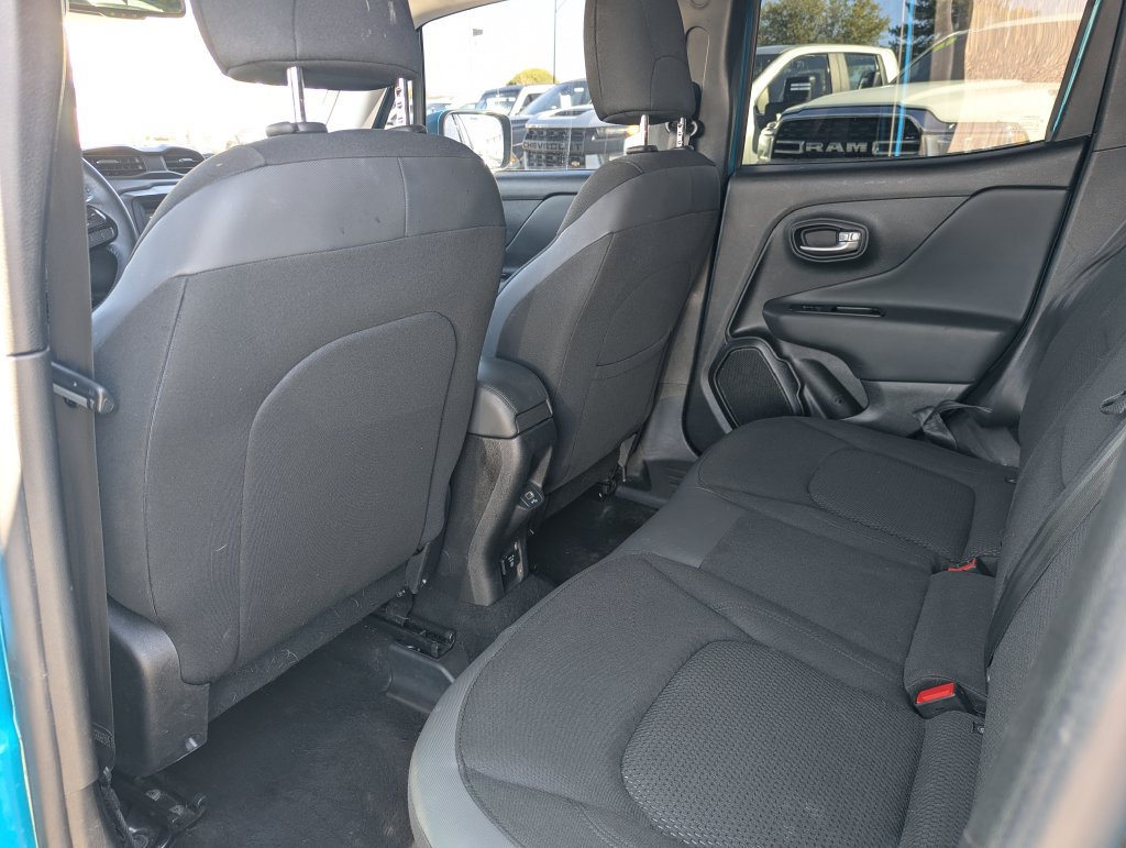 Used 2020 Jeep Renegade Altitude FWD image 34