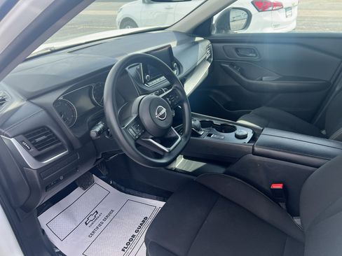 Used 2024 Nissan Rogue S image 9