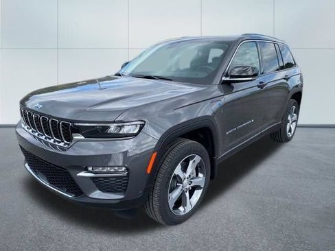 Used 2024 Jeep Grand Cherokee Limited 4xe w/ Luxury Tech Group II AWD/4WD image 3