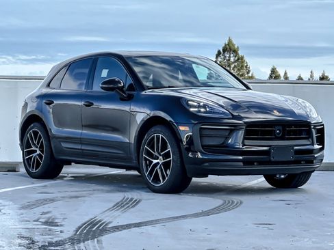 Used 2025 Porsche Macan image 10