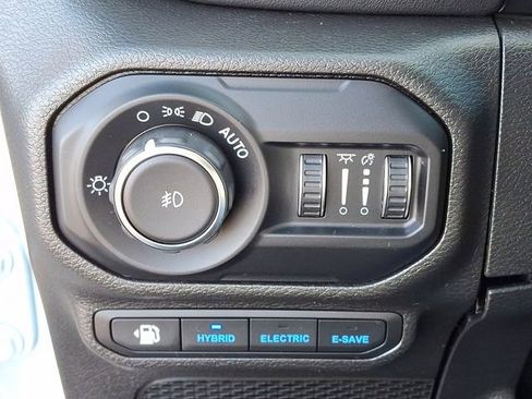 Used 2022 Jeep Wrangler Unlimited Sahara w/ Cold Weather Group image 25